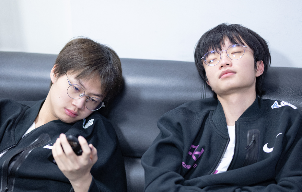 包含Rookie迎来十二赛季出色发挥，老鹰观众热烈欢呼！的词条-九游jiuyou官方体育